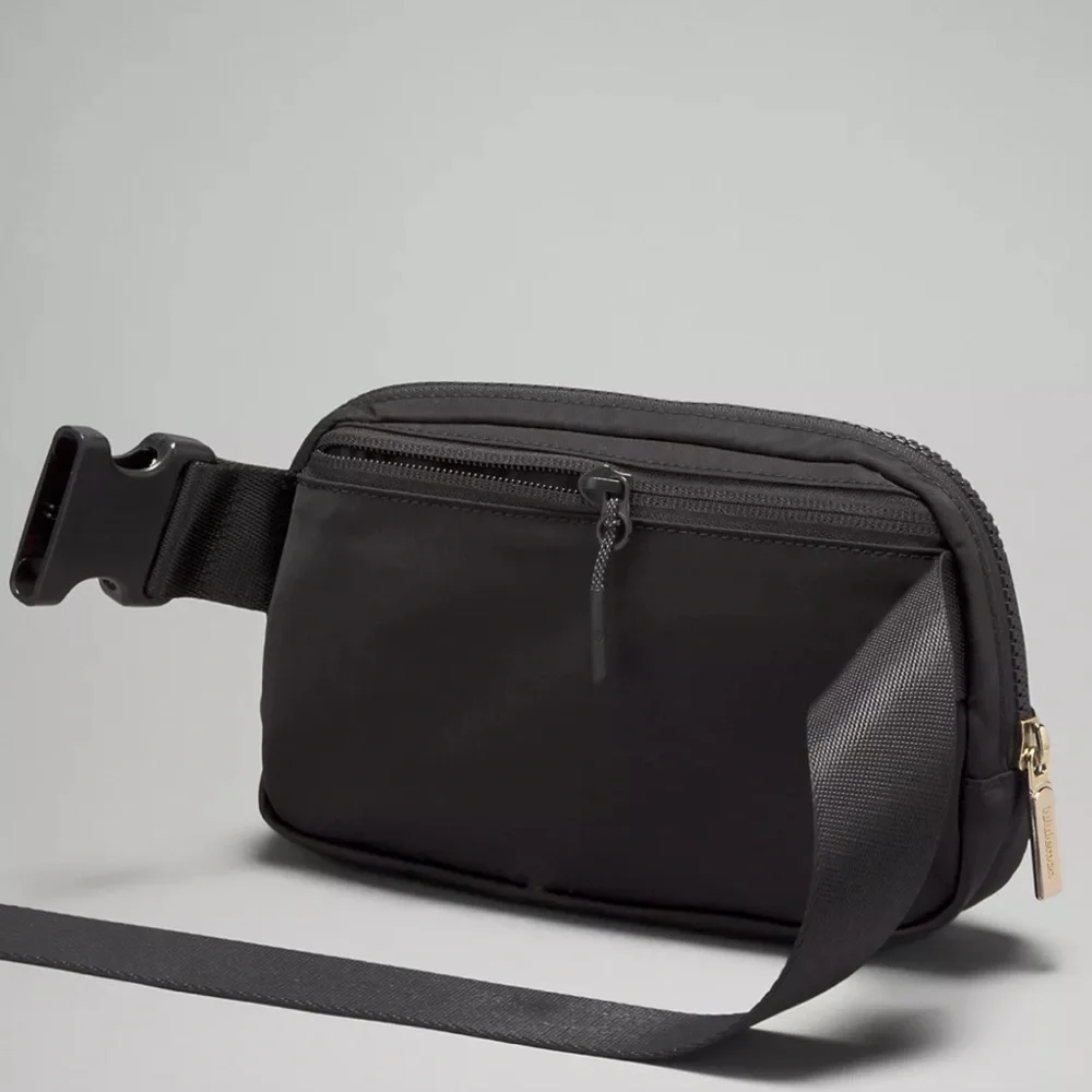 Lululemon Black & Gold Everywhere Belt Bag Crossbody Bag EBB Nwt - Picture 5 of 6